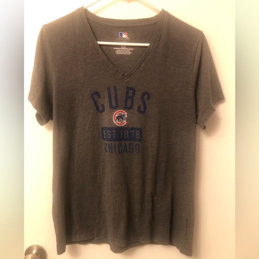 MLB Chicago Cubs EST. 1876  Women's V-Neck Dark Gray T-Shirt Size Large